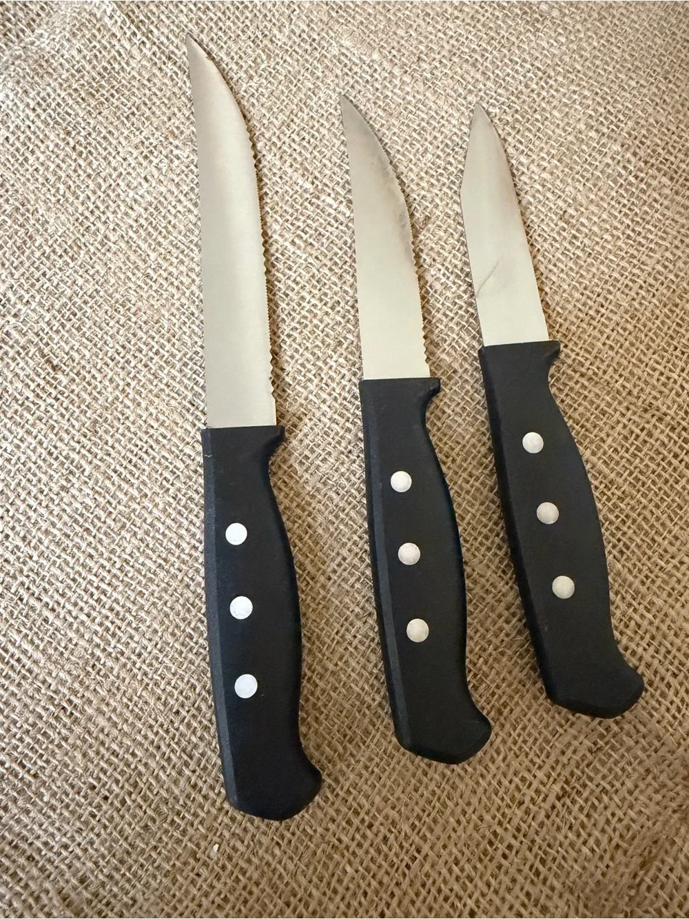 3️⃣ Farberware Black-Handled Kitchen Utility Knives 🔪